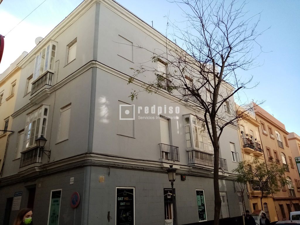 Piso en venta en  calle de Encarnación, Cádiz  3/15