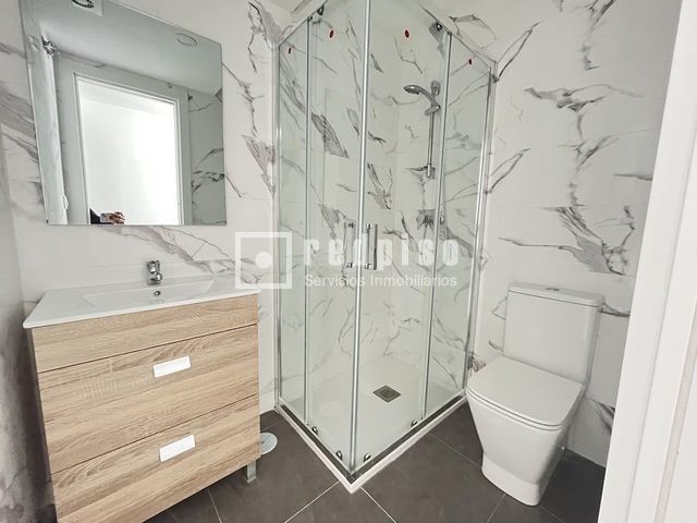 Piso en venta en  calle de Encarnación, Cádiz  6/15