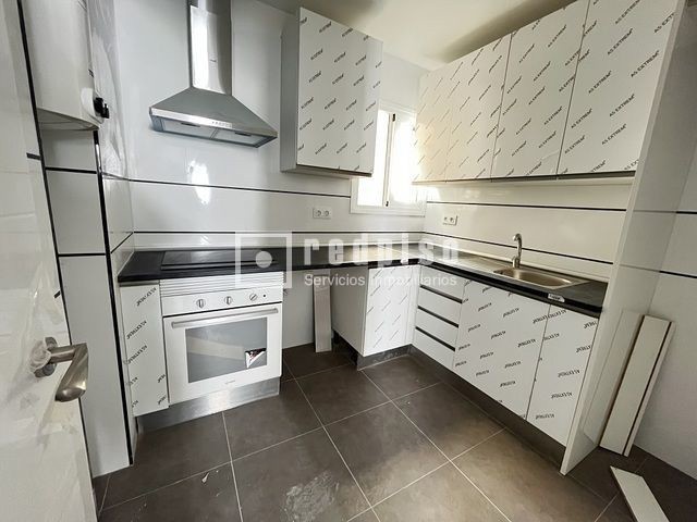Piso en venta en  calle de Encarnación, Cádiz  5/15