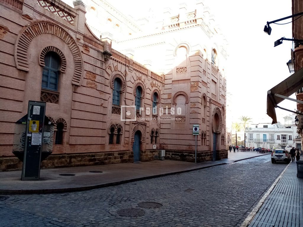 Piso en venta en  calle de Encarnación, Cádiz  4/15