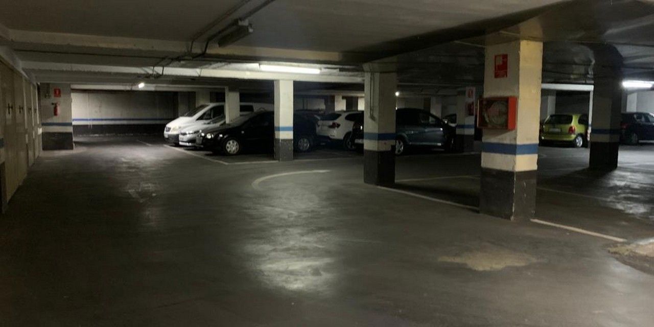 Parking en alquiler en  calle del Pintor Genaro Lahuerta, Rascanya, Valencia  1/1