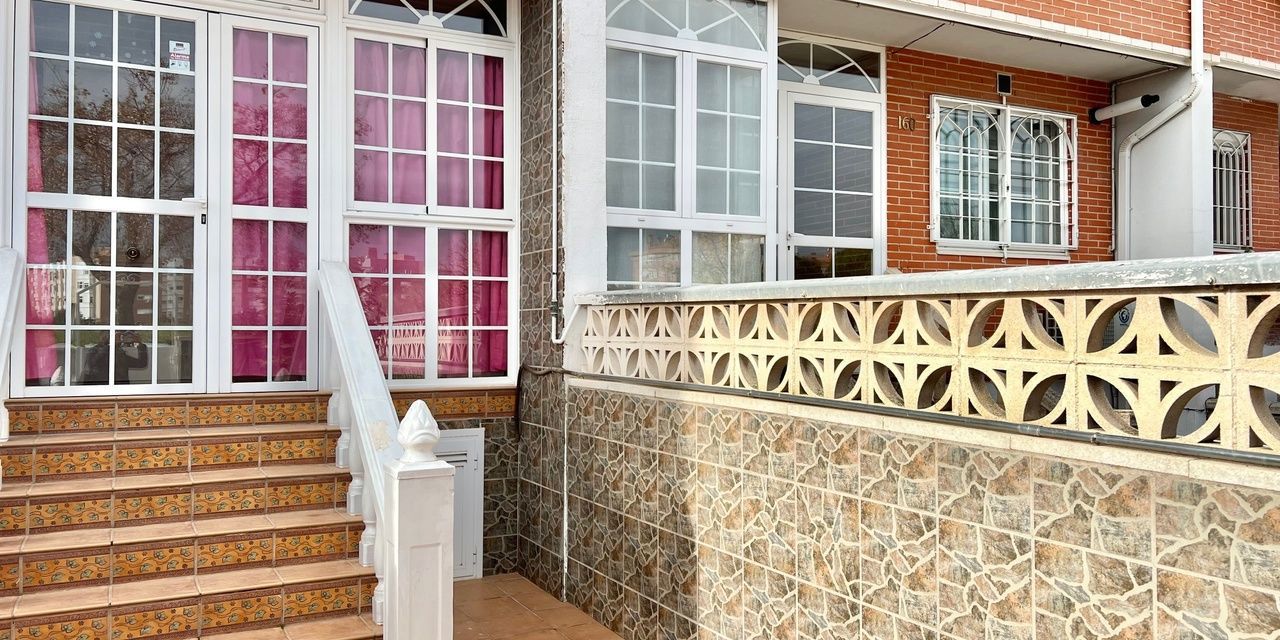 Casa en venta en  calle de Ramón María del Valle Inclán, Madrid  1/1