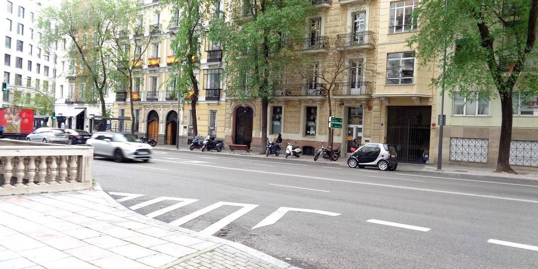 Garaje en venta en  calle de Almagro, Madrid  1/1