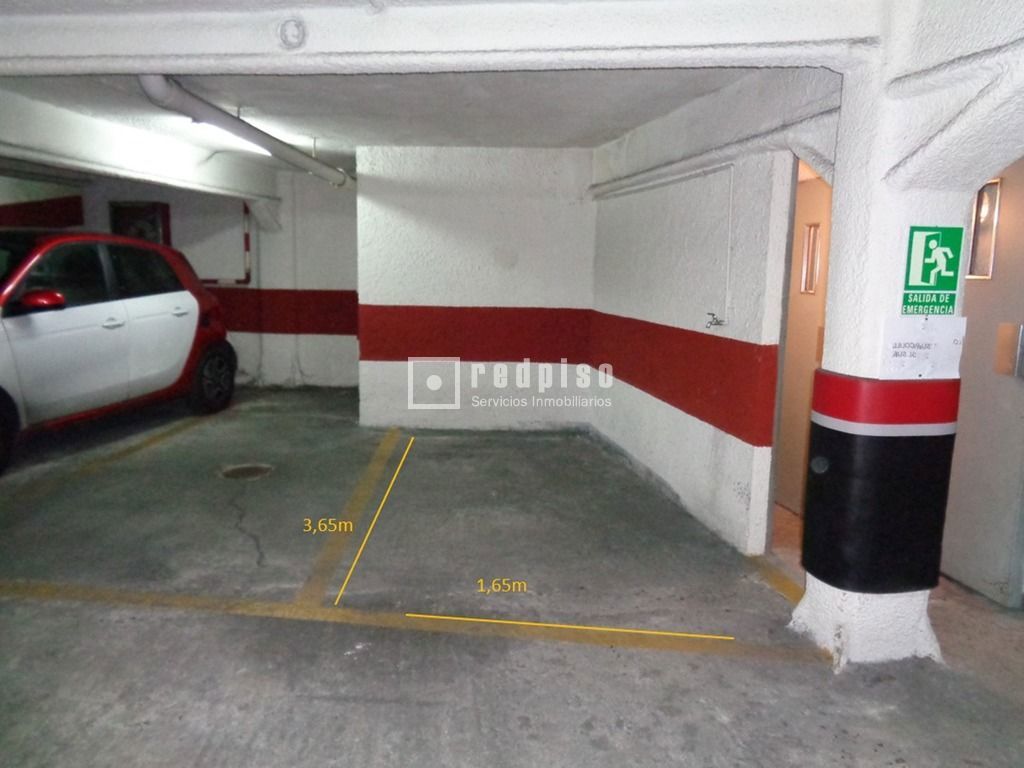 Garaje en venta en calle De Almagro, Madrid, Madrid 3/9