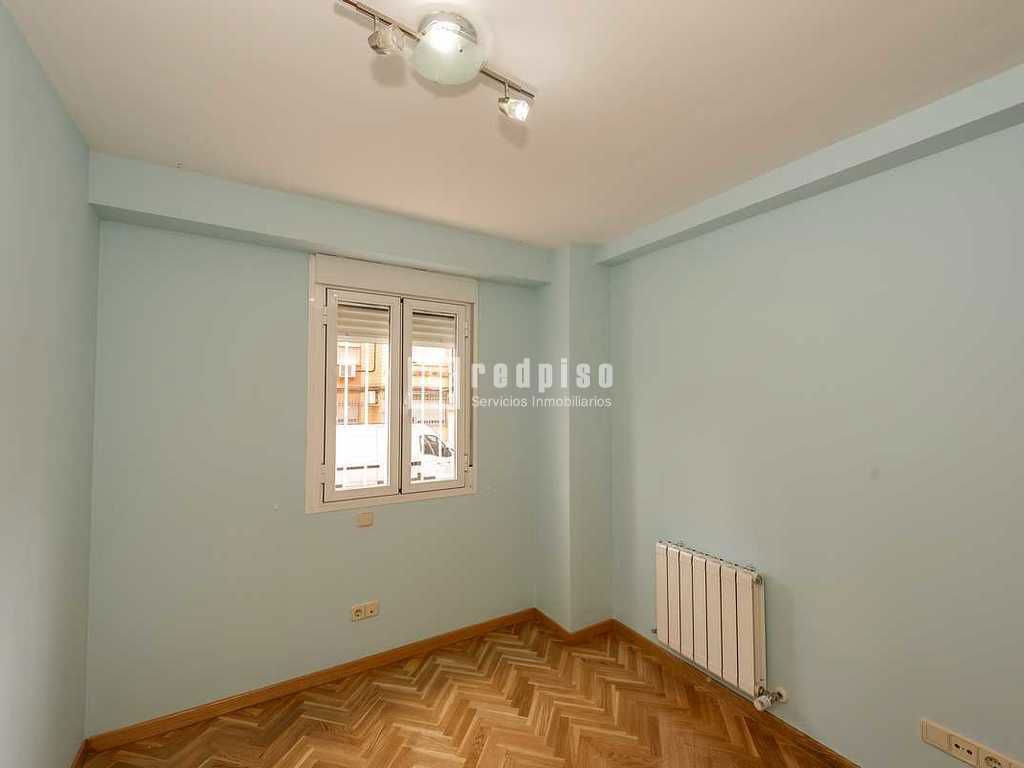 Piso en venta en calle De Godella, Madrid, Madrid 10/27