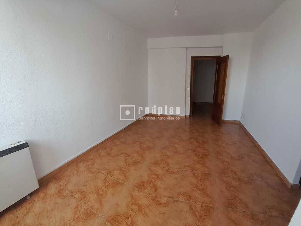 Piso en venta en calle De Moncada, Villaverde, Madrid 3/20