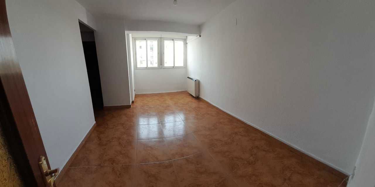 Piso en venta en  calle de Moncada, Villaverde, Madrid  1/1