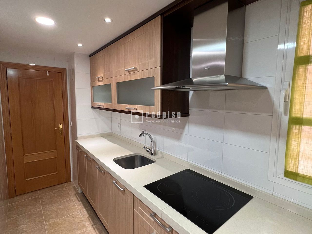 Piso en venta en calle Del Puerto De Valencia, Coslada, Madrid 4/13