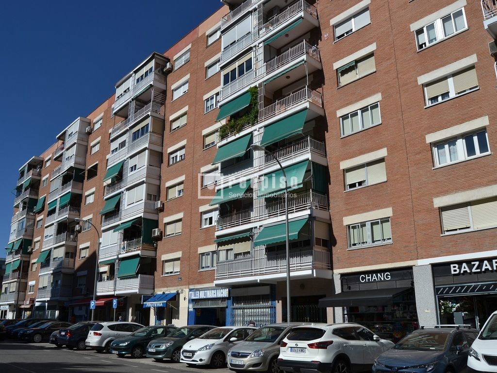 Local en venta en  avenida del Doctor García Tapia, Moratalaz, Madrid  1/1