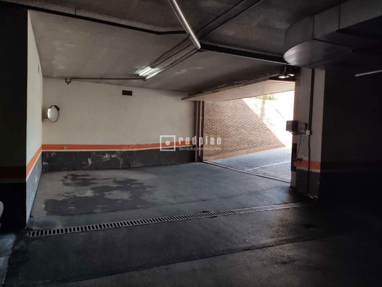 Parking en alquiler en calle De José Silva, Madrid, Madrid 2/5