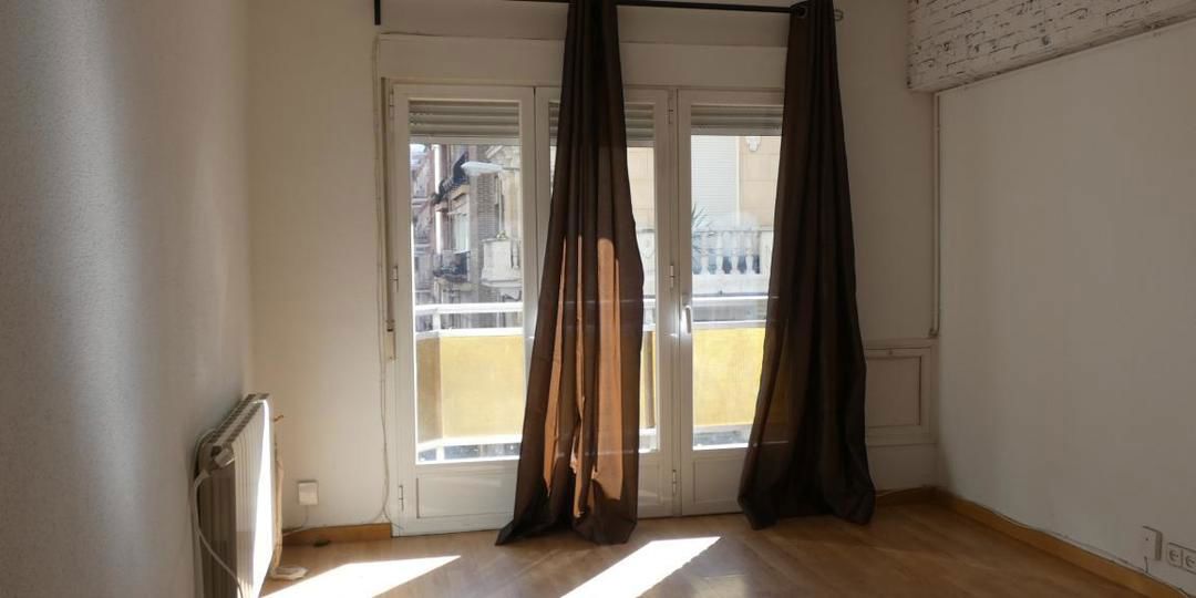 Piso en alquiler en  calle de Elvira, Madrid  1/1