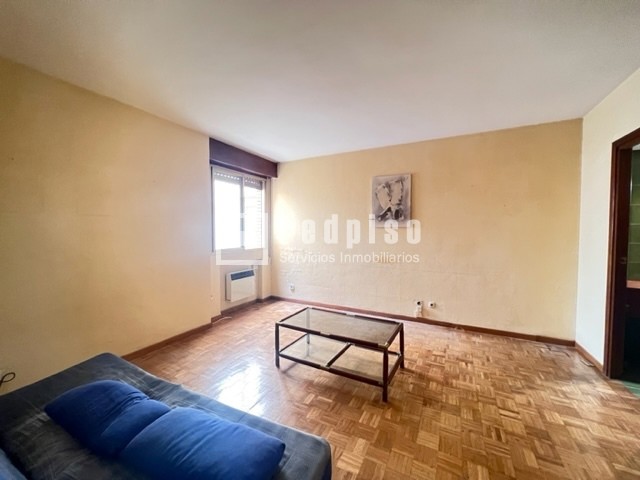 Piso en venta en  calle de Fuente del Saz, Madrid  1/1