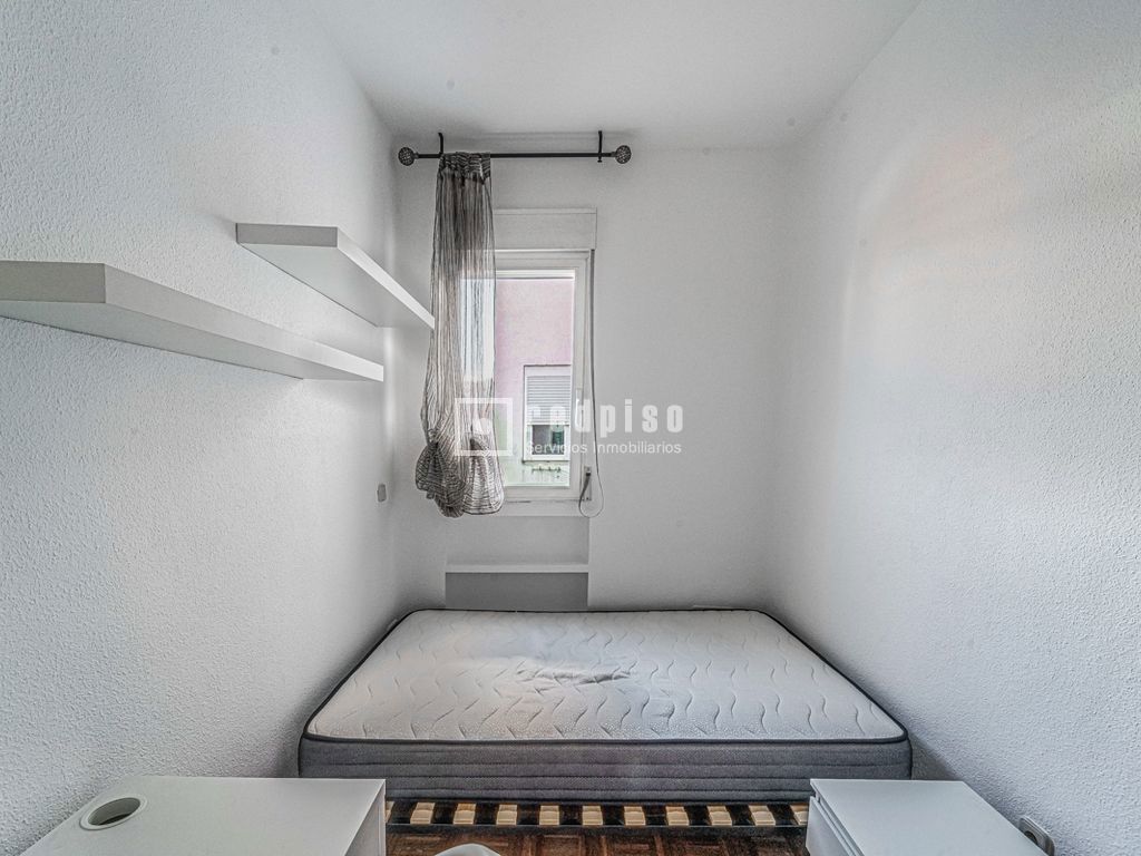 Piso en alquiler en calle De María De Guzmán, Chamberí, Madrid 23/29