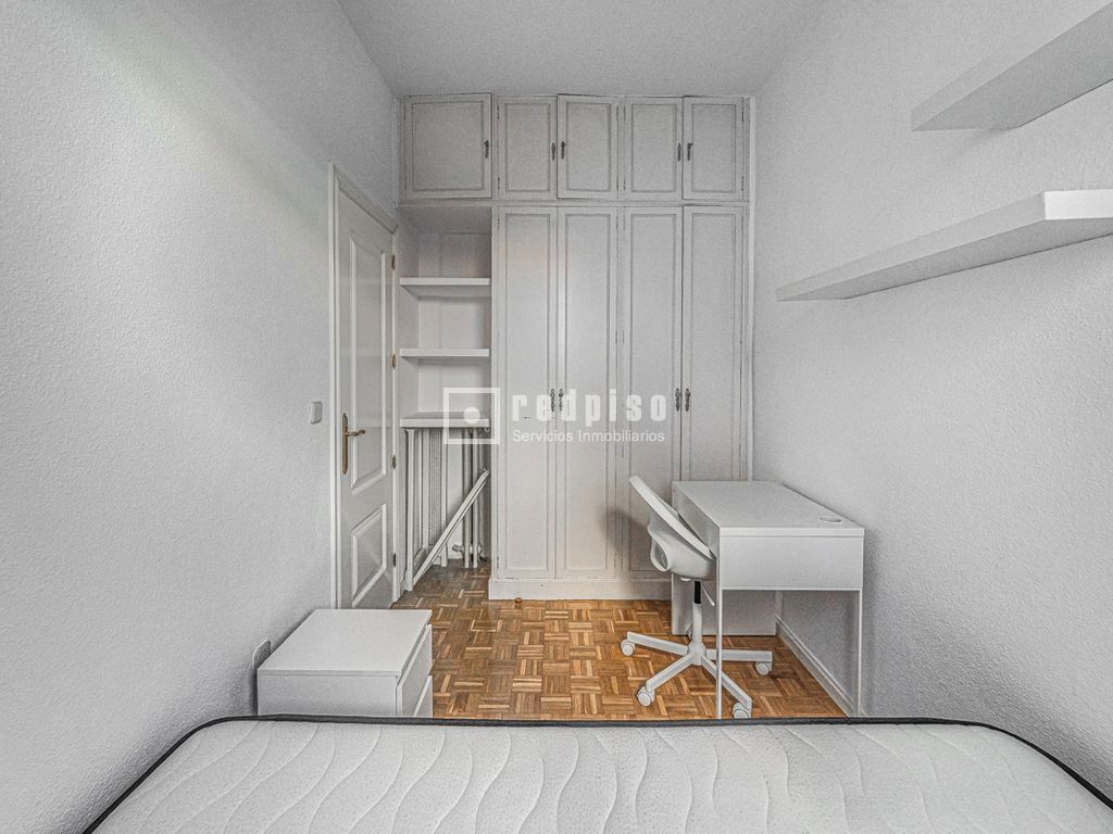 Piso en alquiler en calle De María De Guzmán, Chamberí, Madrid 25/29