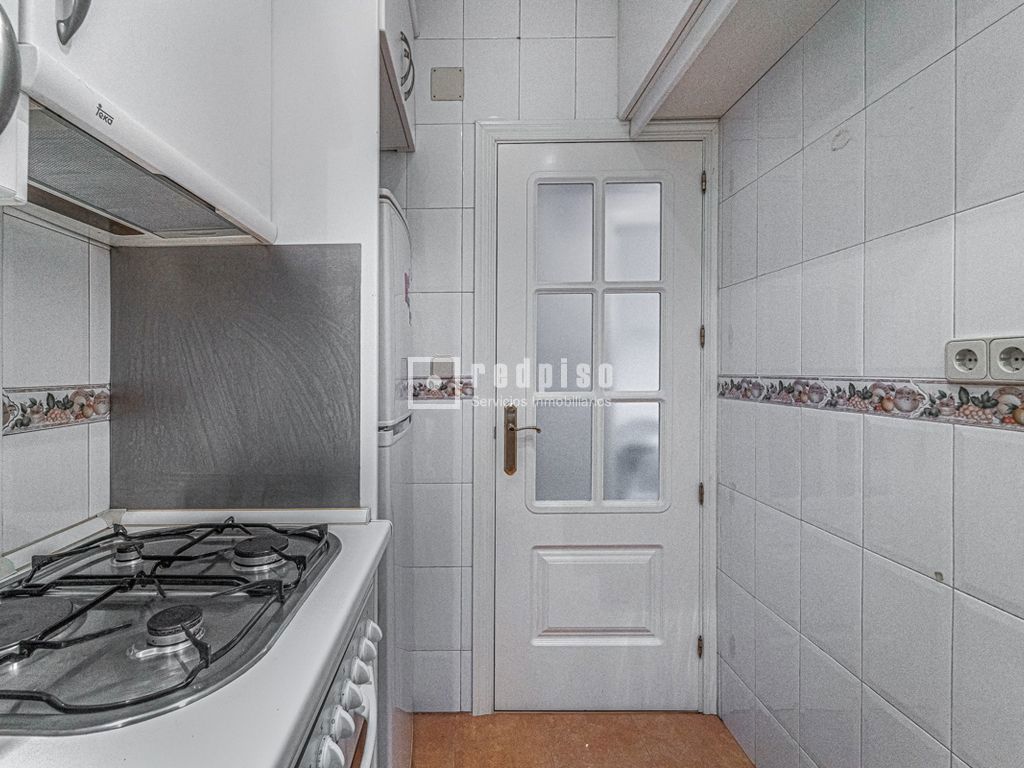 Piso en alquiler en calle De María De Guzmán, Chamberí, Madrid 13/29