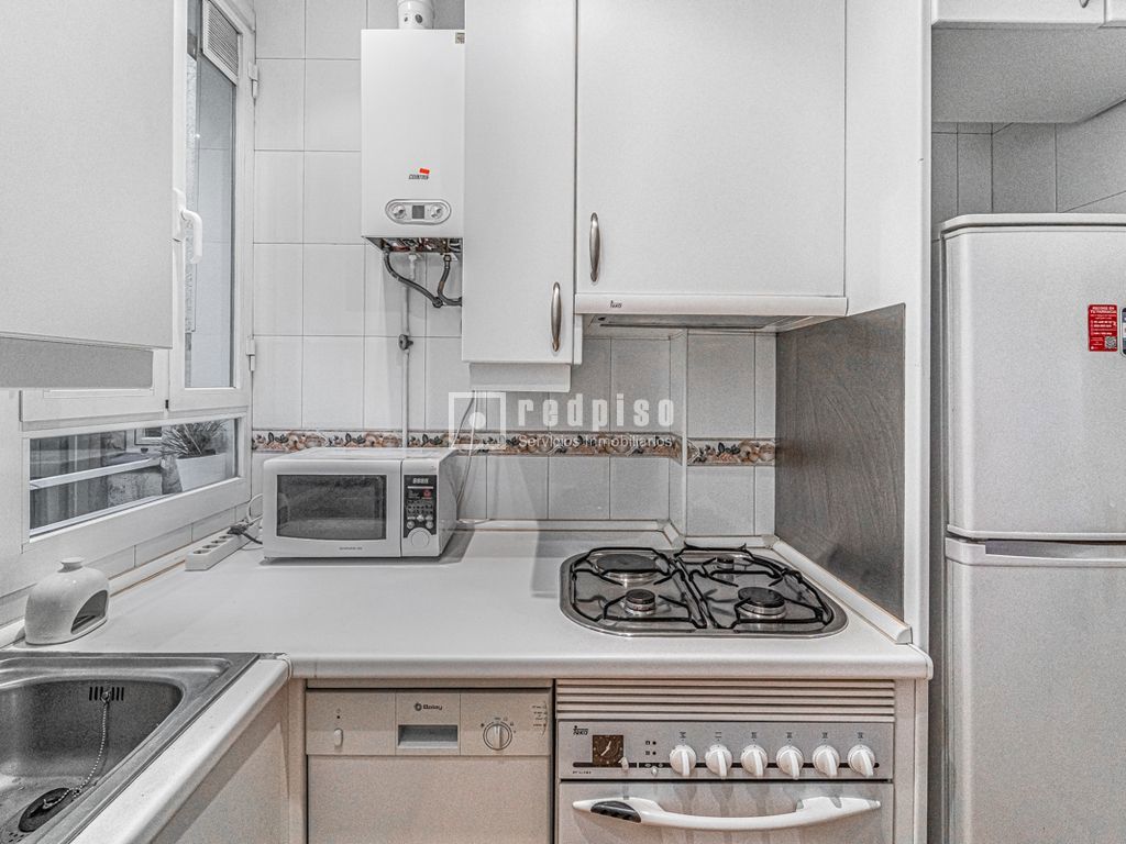 Piso en alquiler en calle De María De Guzmán, Chamberí, Madrid 11/29