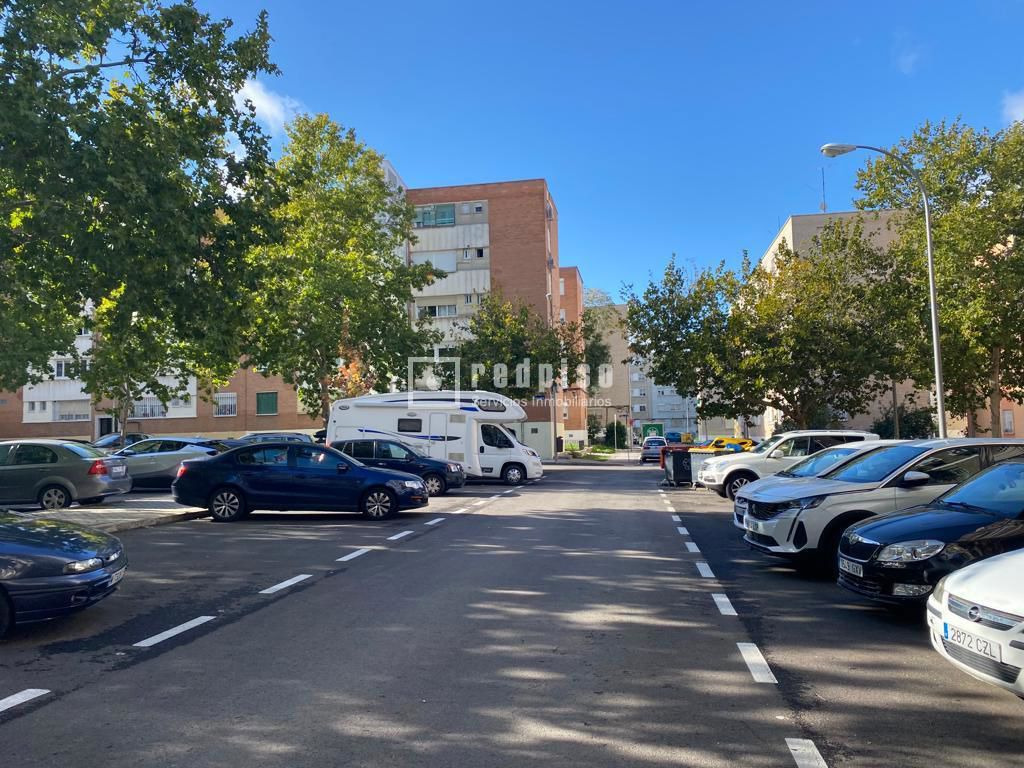 Piso en venta en  calle de la Encomienda de Palacios, Moratalaz, Madrid  1/1