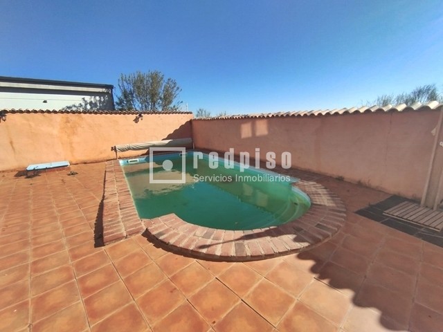 Casa en venta en calle De Coruña, Torrejón Del Rey, Guadalajara 61/64