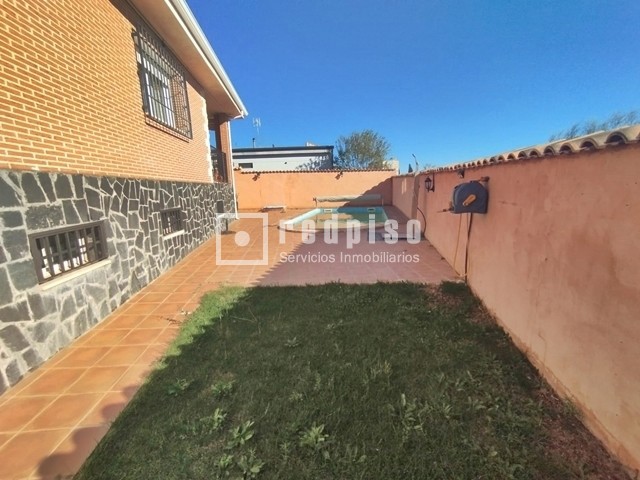 Casa en venta en calle De Coruña, Torrejón Del Rey, Guadalajara 64/64