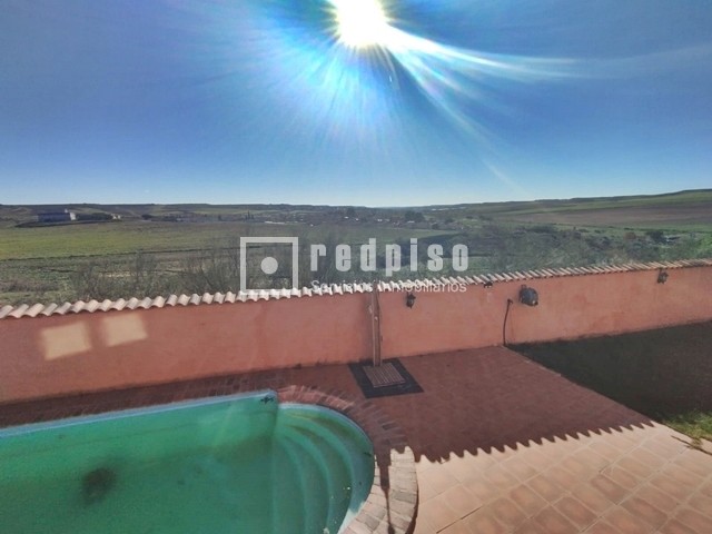 Casa en venta en calle De Coruña, Torrejón Del Rey, Guadalajara 62/64