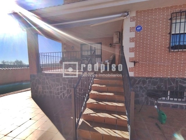 Casa en venta en calle De Coruña, Torrejón Del Rey, Guadalajara 2/64