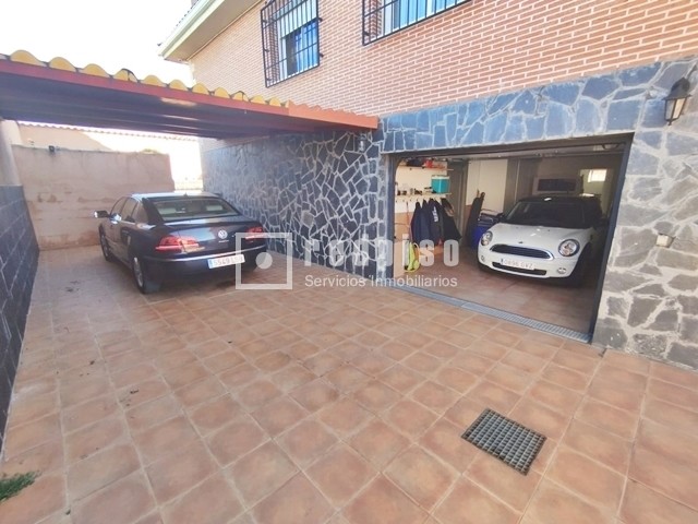 Casa en venta en calle De Coruña, Torrejón Del Rey, Guadalajara 58/64