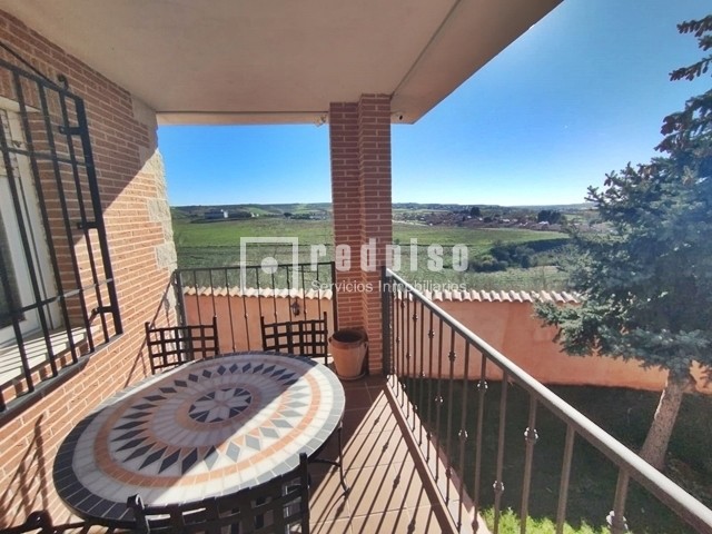 Casa en venta en calle De Coruña, Torrejón Del Rey, Guadalajara 3/64