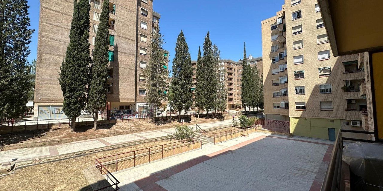 Piso en venta en  calle Celanova, Zaragoza  1/1