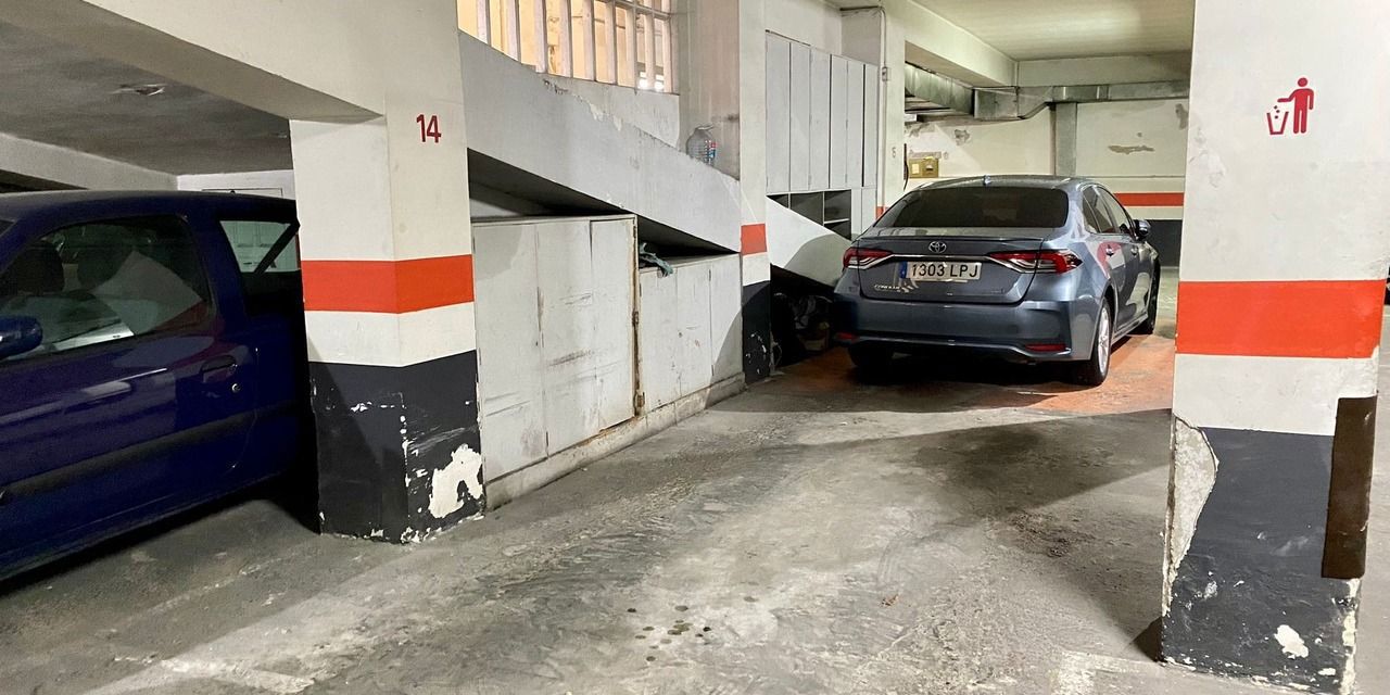 Parking en venta en  calle de María Moliner, Zaragoza  1/1