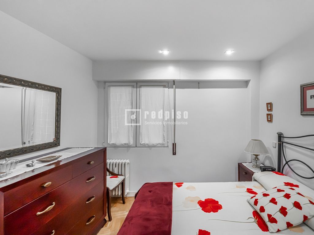 Piso en venta en calle Del Marqués De Mondéjar, Salamanca, Madrid 32/40
