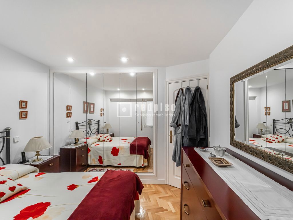 Piso en venta en calle Del Marqués De Mondéjar, Salamanca, Madrid 34/40