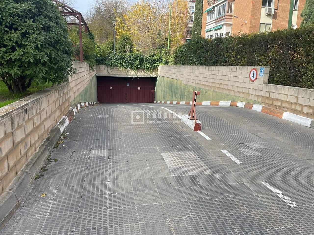 Parking en venta en  calle de Ocaña, Madrid  1/1