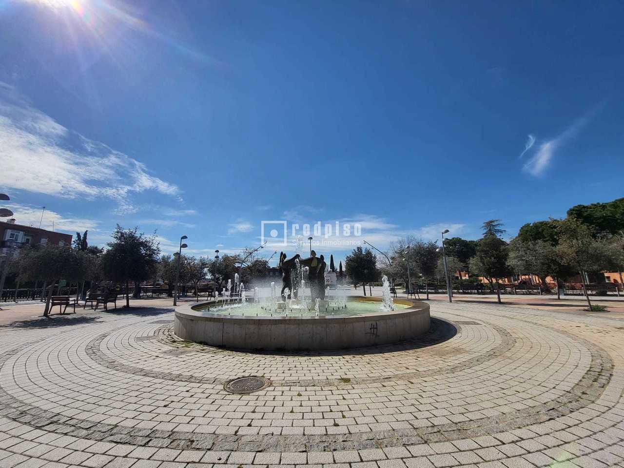 Piso en venta en  calle de la Constitución, Alcobendas, Madrid  30/30