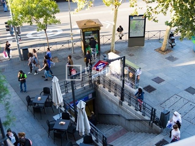 Piso en venta en calle De Ayala, Salamanca, Madrid 23/25