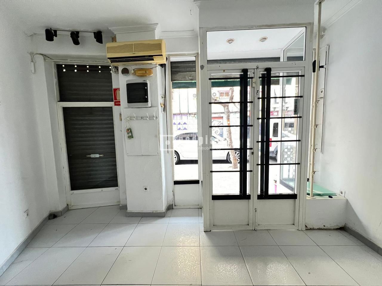 Local en venta en  calle de la Ronda Garay, Murcia  4/7