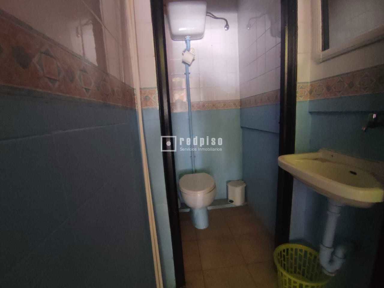 Local en venta en  calle de Badajoz, Alcorcón, Madrid  5/8