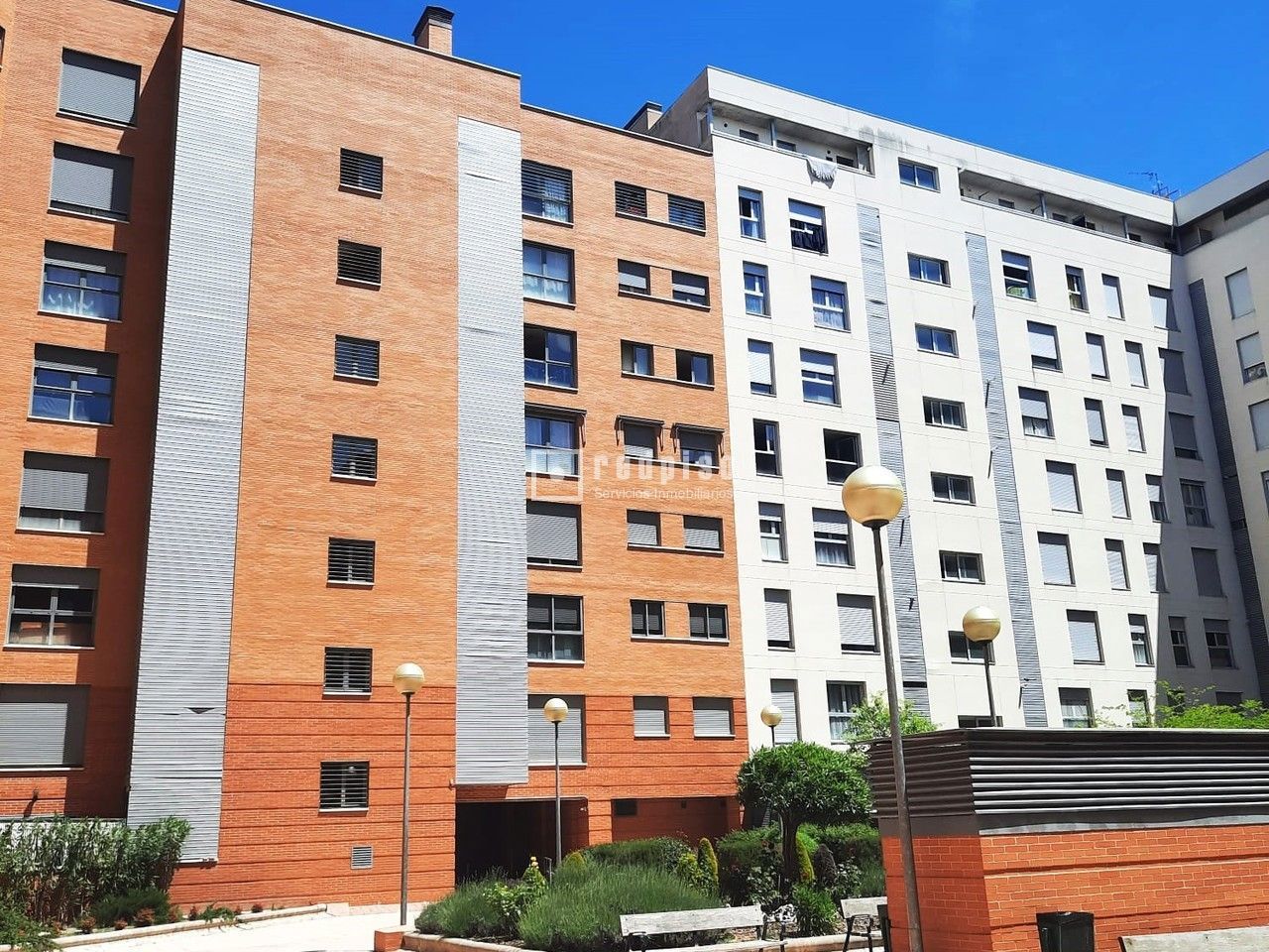 Piso en venta en  calle del Embalse de Navacerrada, Villa de Vallecas, Madrid  1/1