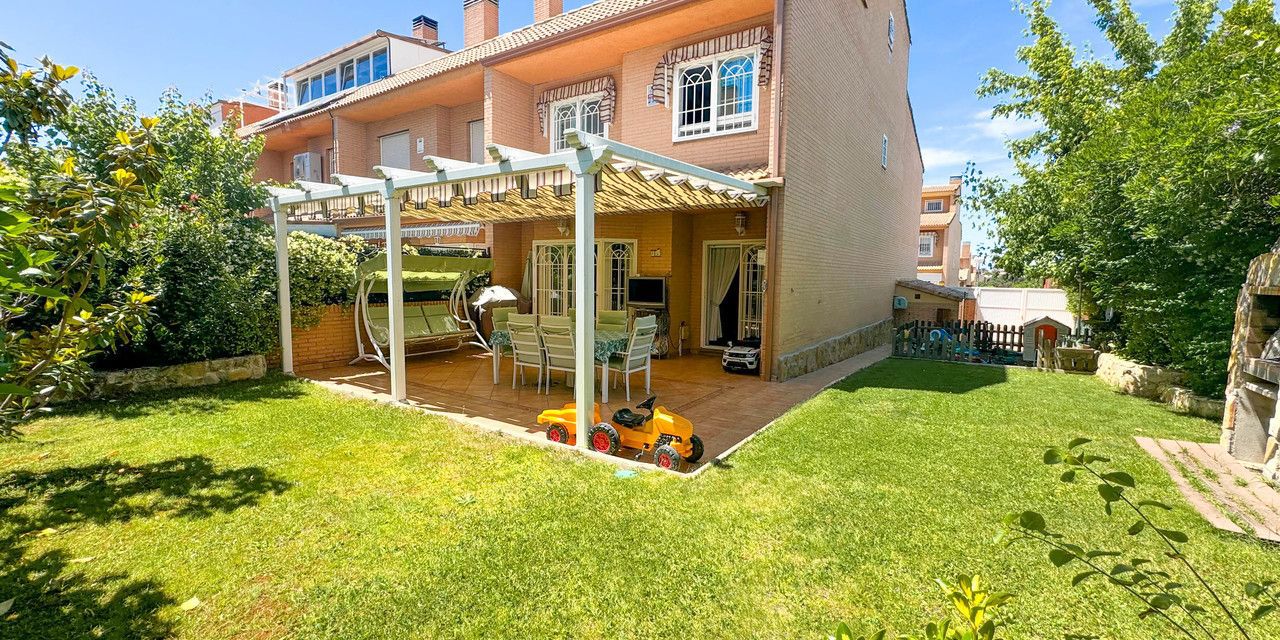 Casa en venta en  paseo del Arroyo 34 Comunidad, Parque Coimbra, Madrid  1/1