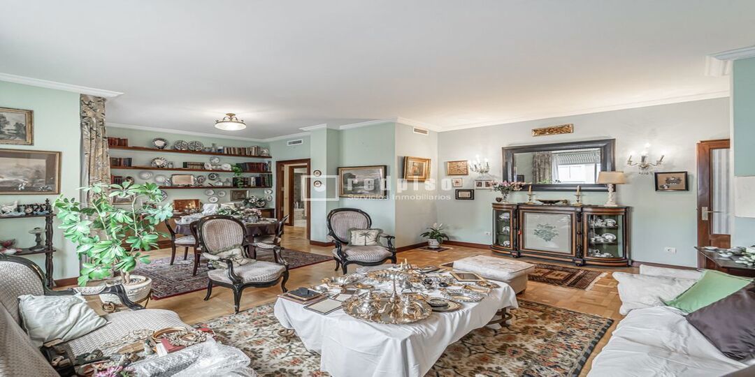 Piso en venta en  calle de Nicasio Gallego, Madrid  1/1