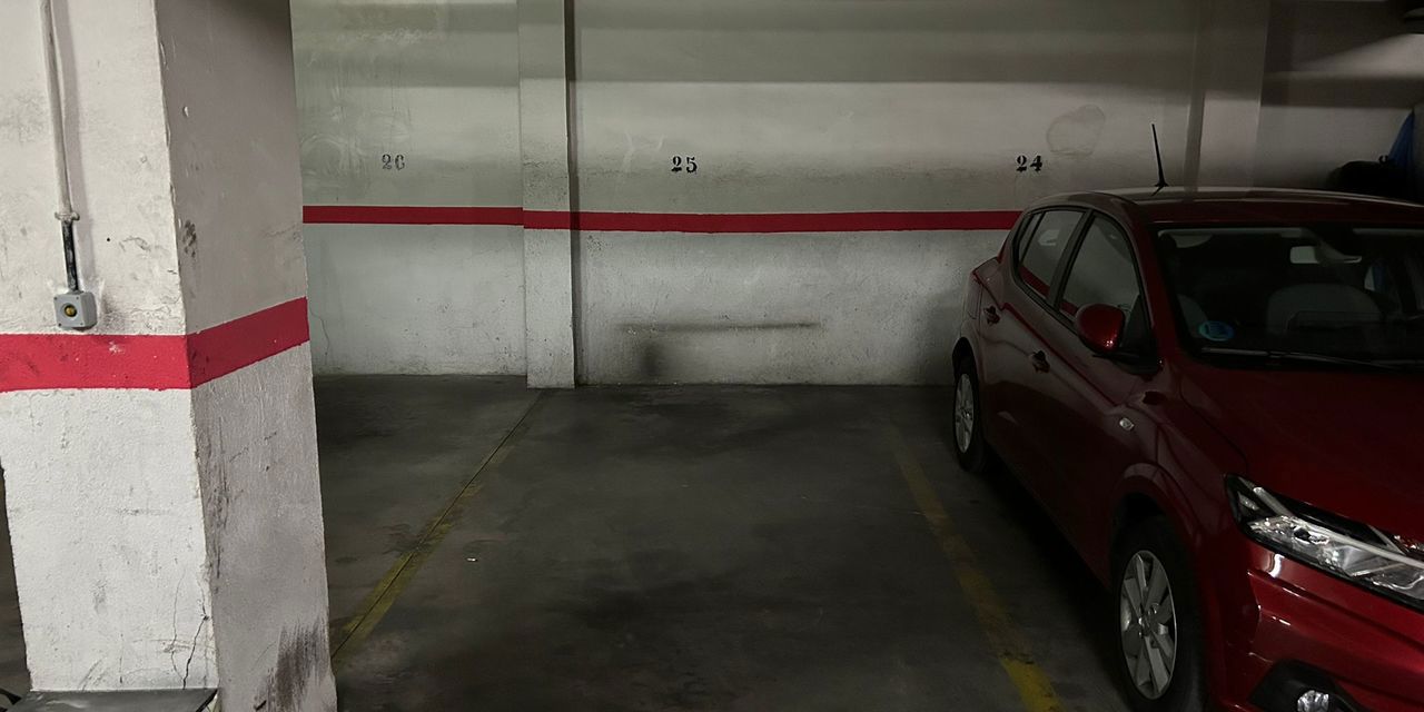 Parking en venta en  calle de Algorta, Carabanchel, Madrid  1/1