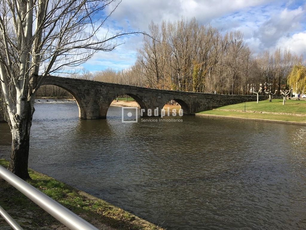 Casa en venta en  calle de San Bartolomé, Navaluenga, Ávila  2/18