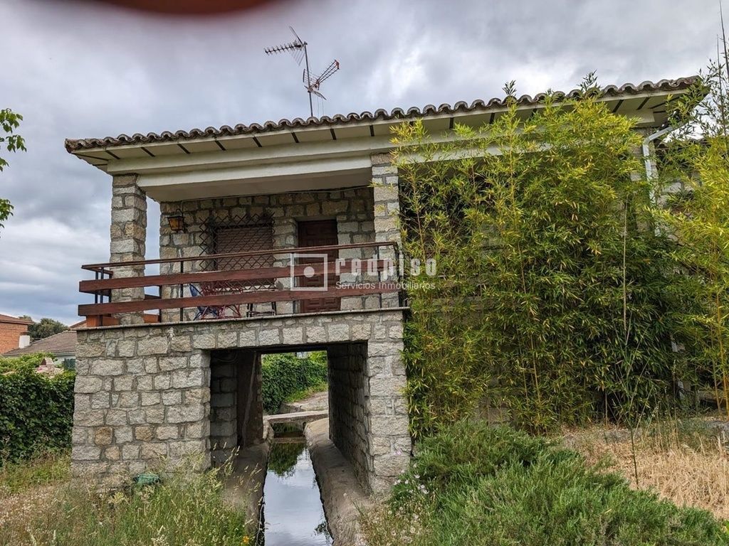 Casa en venta en  calle de San Bartolomé, Navaluenga, Ávila  5/18