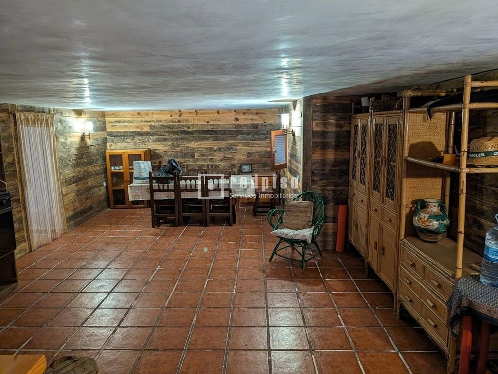 Casa en venta en  calle de San Bartolomé, Navaluenga, Ávila  10/18