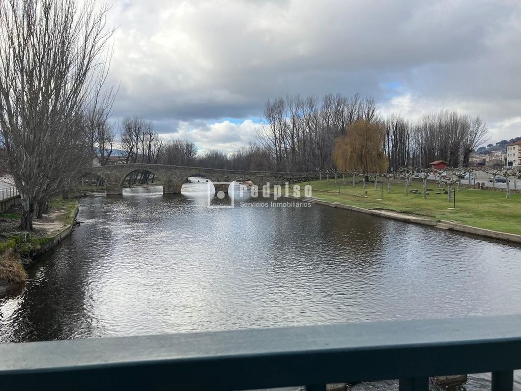Casa en venta en  calle de San Bartolomé, Navaluenga, Ávila  4/18
