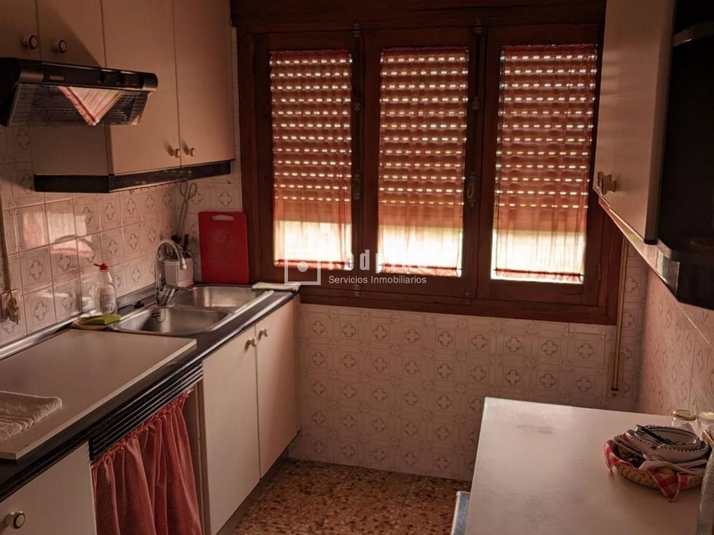 Casa en venta en  calle de San Bartolomé, Navaluenga, Ávila  9/18