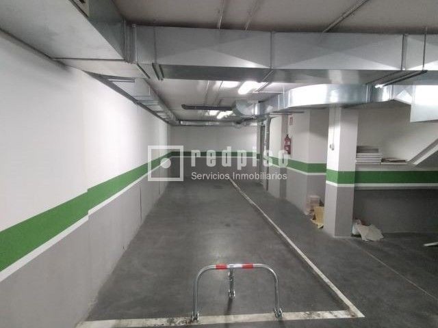Parking en venta en  calle de Alvarado, Madrid  1/1