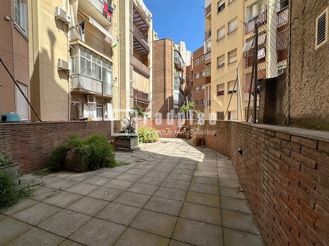 Edificio en venta  Gràcia, Barcelona  12/22
