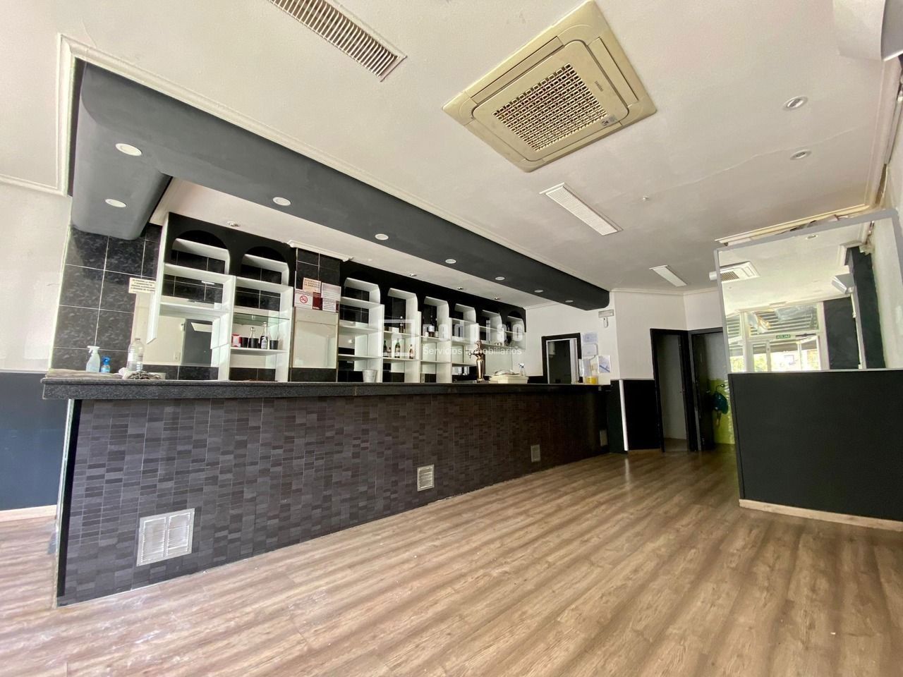Local en alquiler en  calle de Gabriel Celaya, Zaragoza  9/26