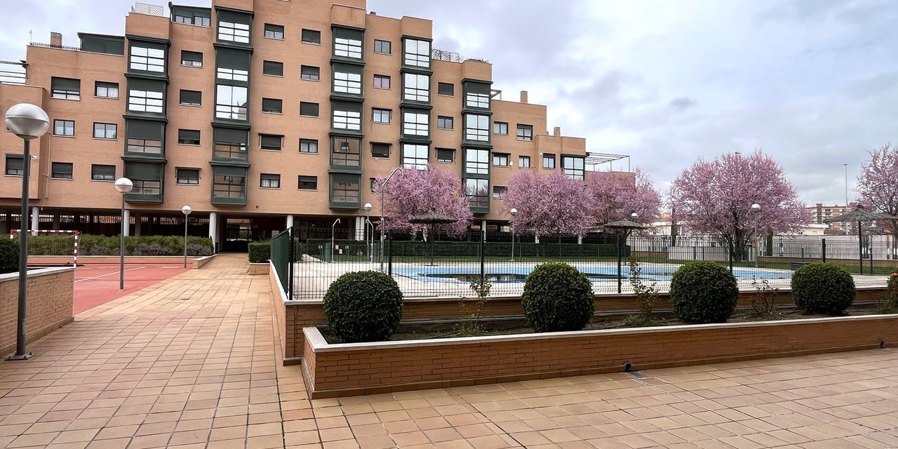 Piso en venta en  calle de los Timbales, Madrid  1/1