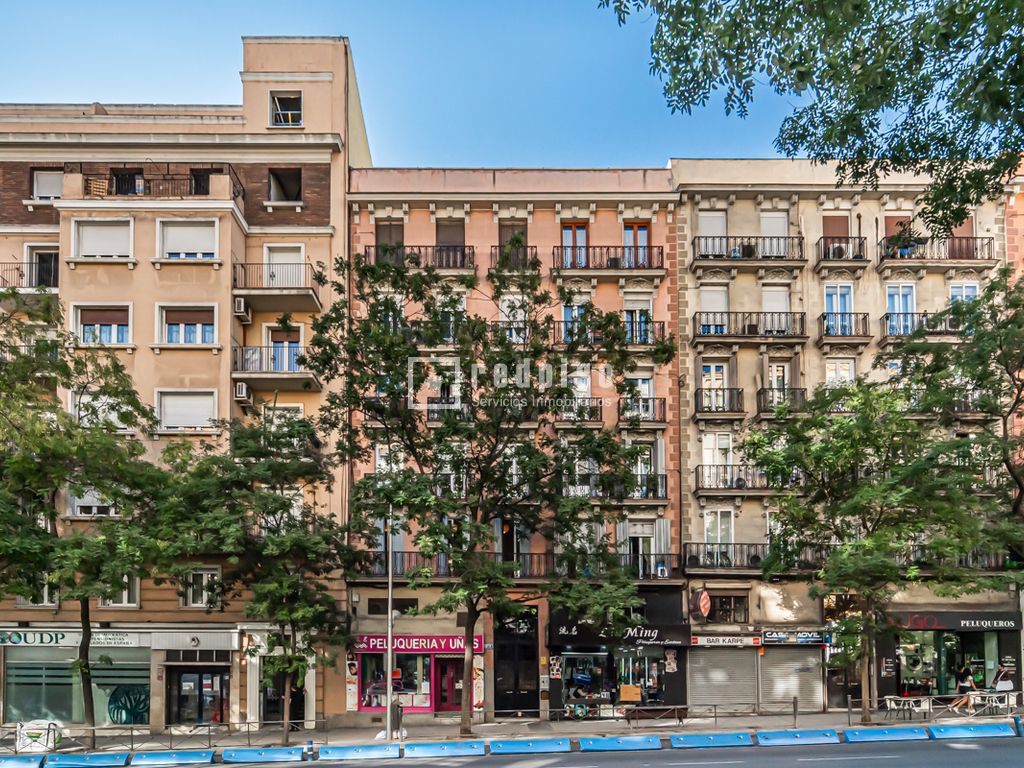 Piso en venta en  calle de Alcalá, Madrid  1/1
